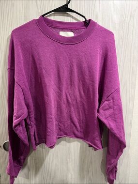 American Eagle Outfitters Cropped Crewneck Sweatshirt - Magenta